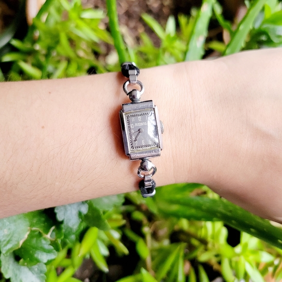 Vintage Swiss Rodana Antimagnetic Classic Dainty Leather Watch - Picture 2 of 12